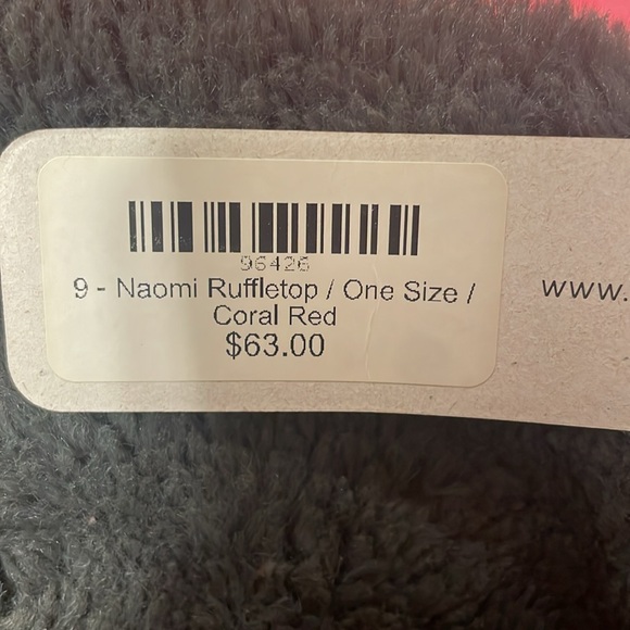 Banyantree north shore off the shoulder ruffled top one size fits all NWT - Picture 6 of 6